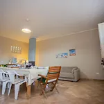 Dora Con Piscina Villa
