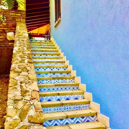 Dora Con Piscina Villa