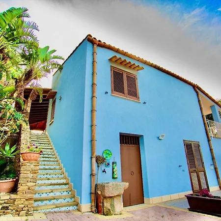 Dora Con Piscina Trappeto (Sicily)